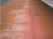 ケレン掃除(屋根のサビを落としたり、ホコリや汚れを掃除します。)