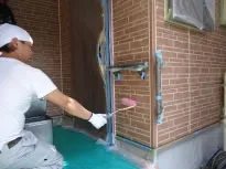 外壁を塗ります。