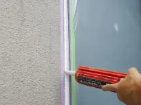 亀裂補修は樹脂を注入工法で強化処理をします。