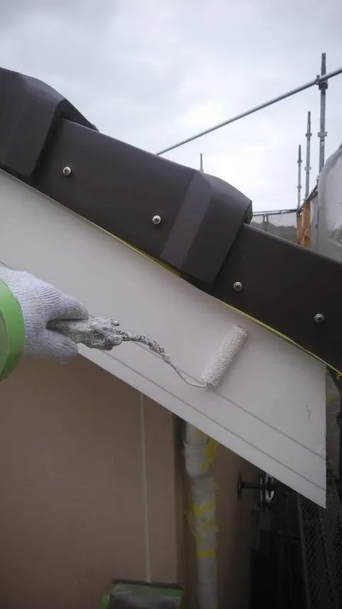 破風の塗装です。